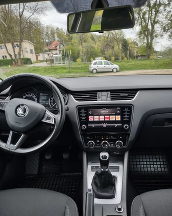 Skoda Octavia cena 48700 przebieg: 167342, rok produkcji 2018 z Olsztyn małe 277